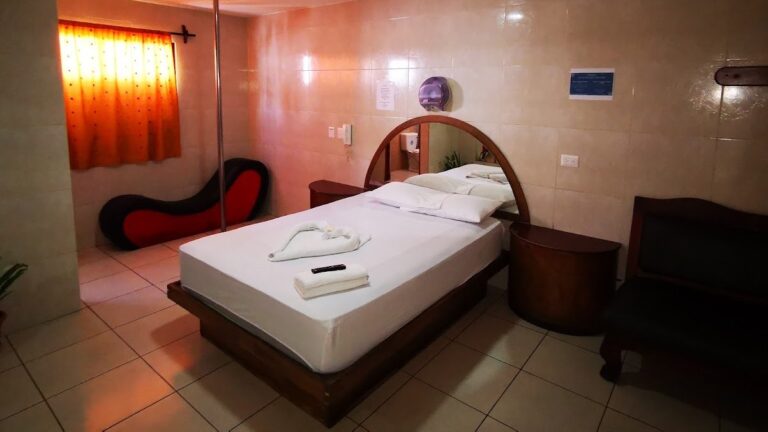 Auto Hotel Colonial: privacidad, comodidad y habitaciones con jacuzzi en San Salvador
